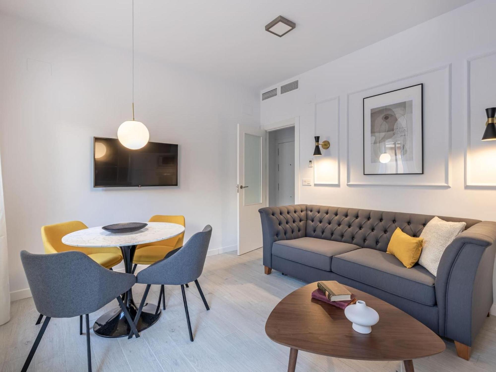 Central Stylish And Elegant 1 & 2 Bedroom Apartments III グラナダ エクステリア 写真