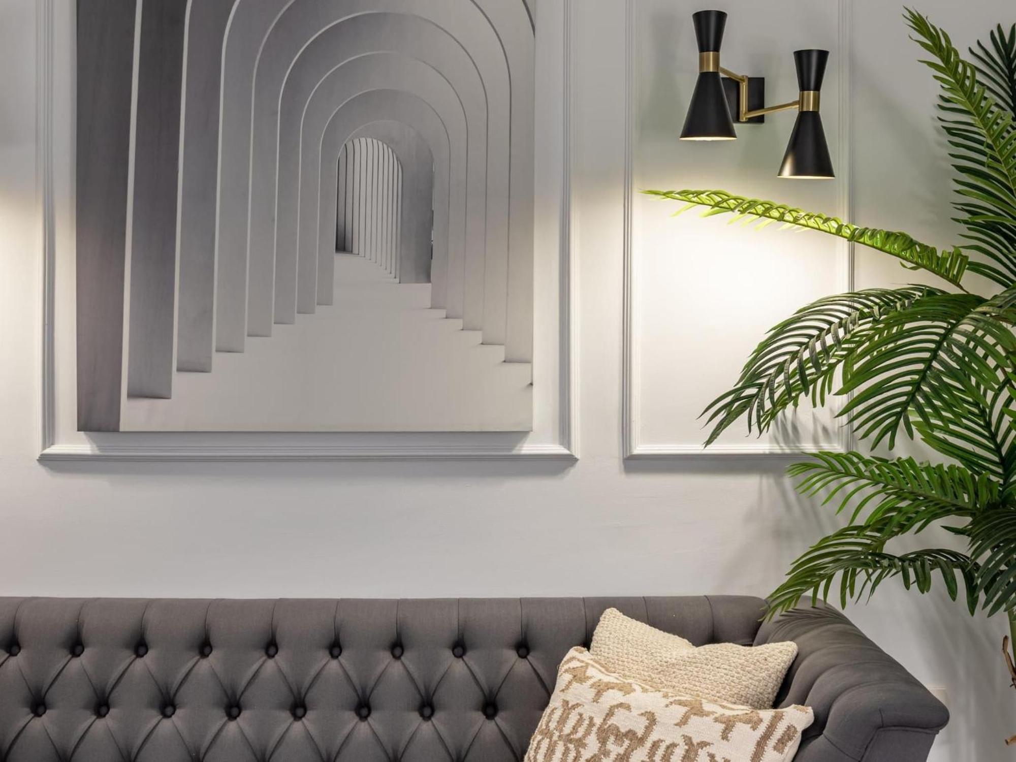 Central Stylish And Elegant 1 & 2 Bedroom Apartments III グラナダ エクステリア 写真