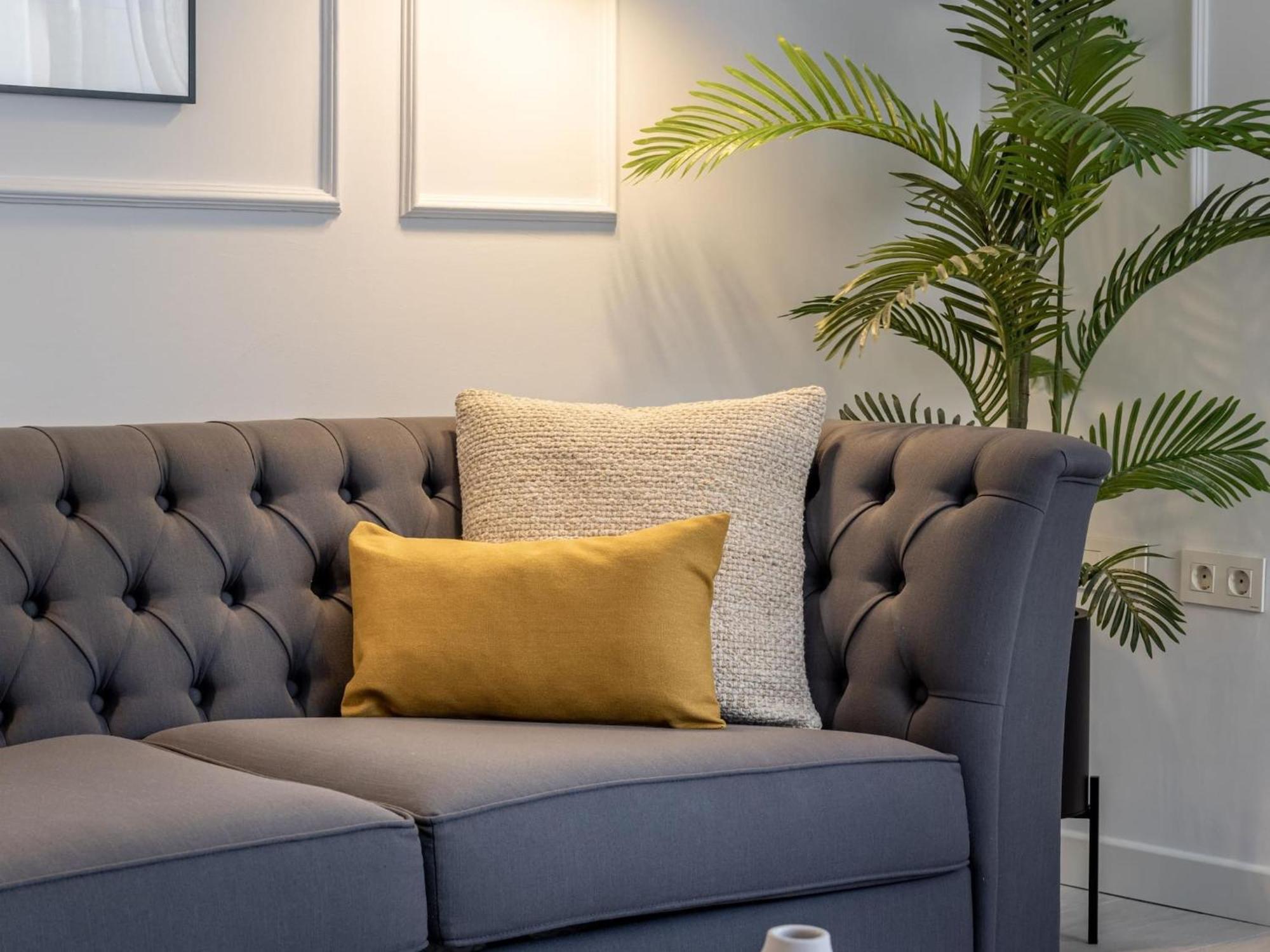 Central Stylish And Elegant 1 & 2 Bedroom Apartments III グラナダ エクステリア 写真