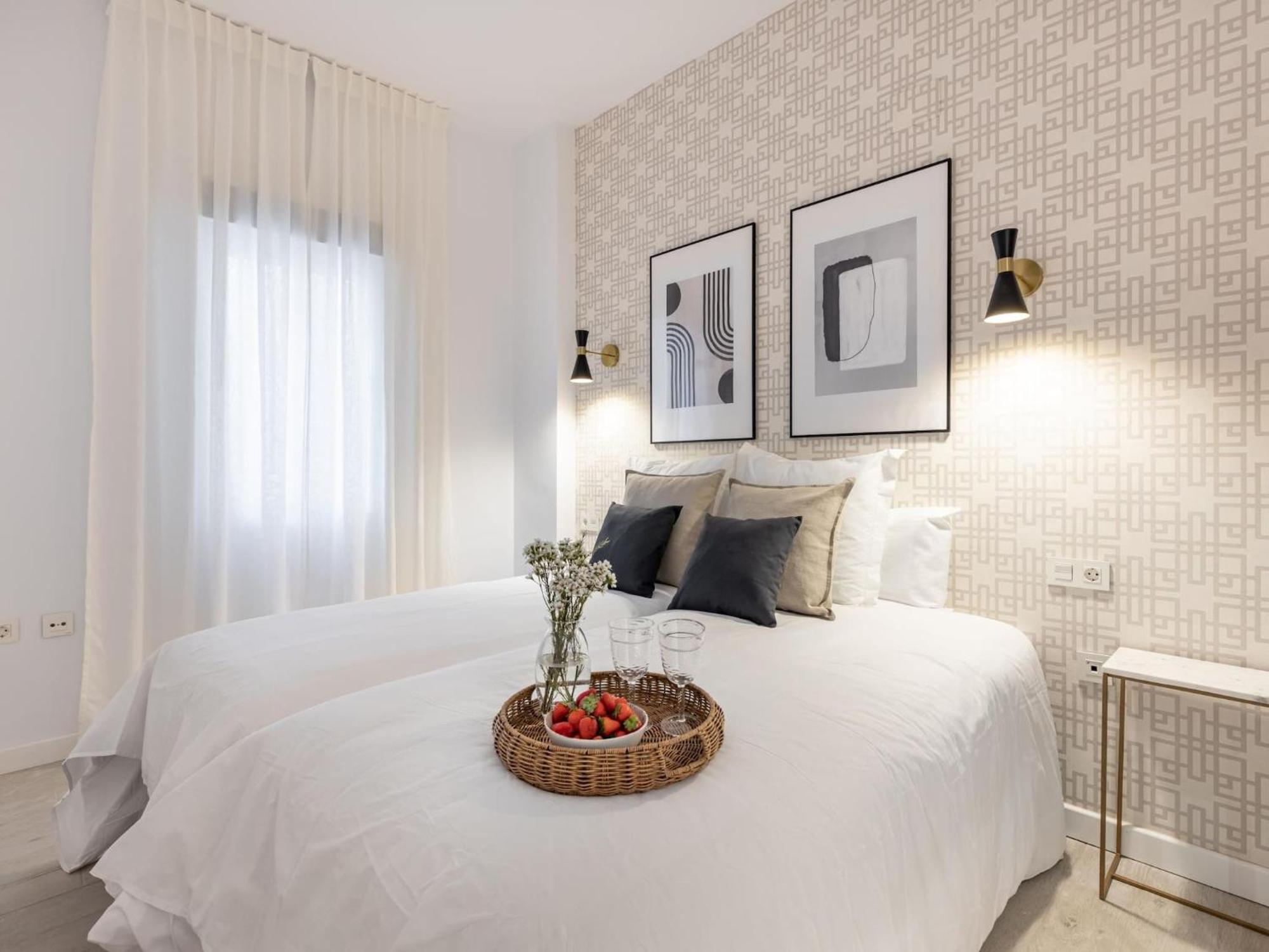 Central Stylish And Elegant 1 & 2 Bedroom Apartments III グラナダ エクステリア 写真