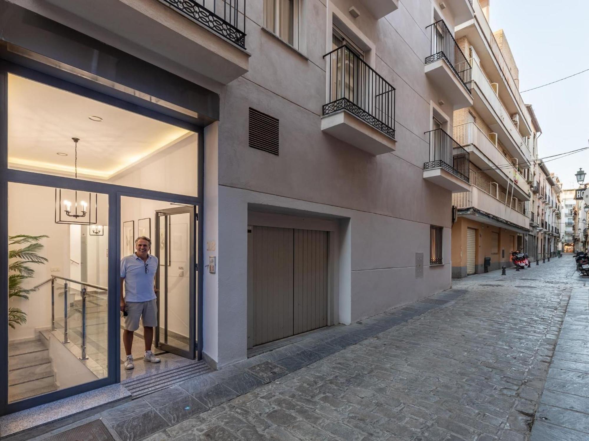 Central Stylish And Elegant 1 & 2 Bedroom Apartments III グラナダ エクステリア 写真
