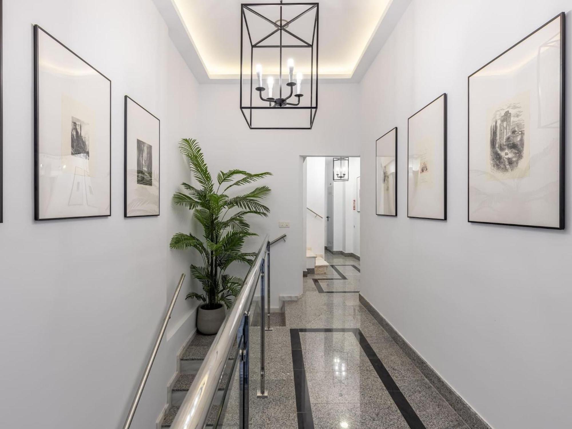 Central Stylish And Elegant 1 & 2 Bedroom Apartments III グラナダ エクステリア 写真